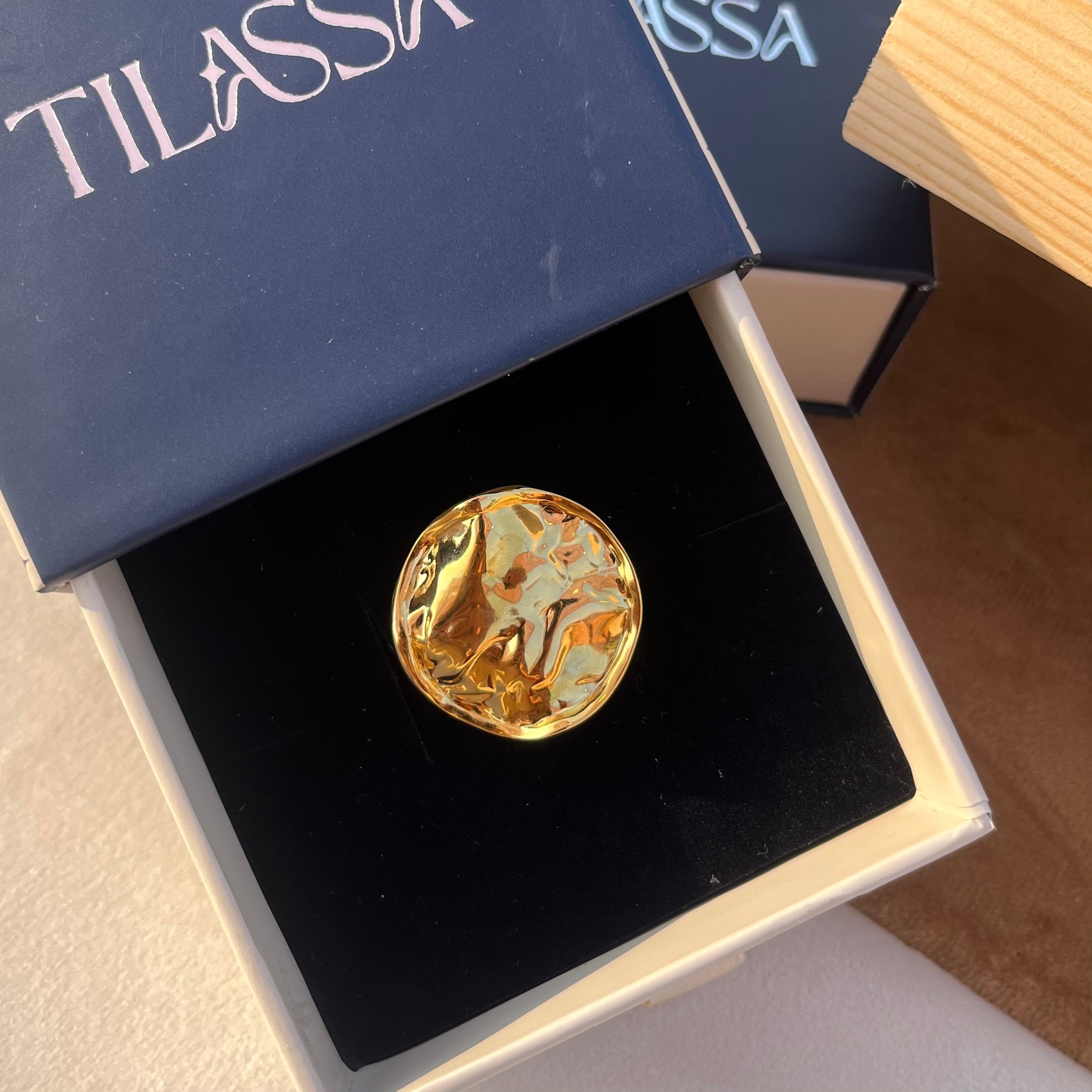 Abstract Coil Statement Ring