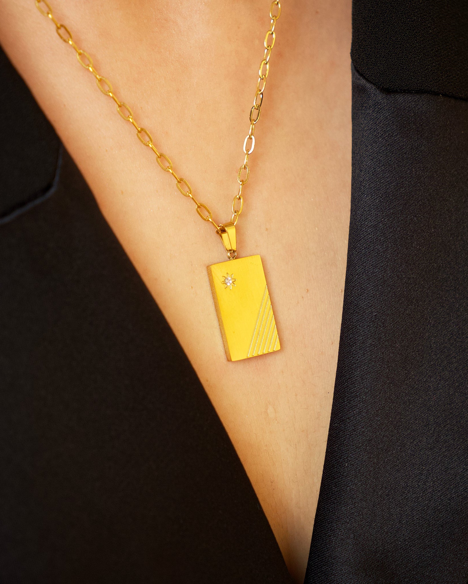 Sleek Plain Star Necklace