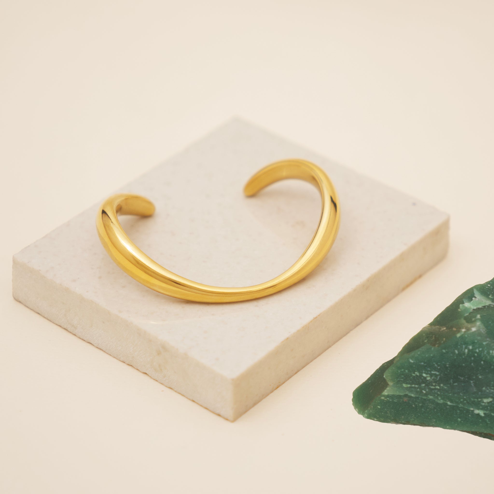 Fluid Curve Golden Bangle