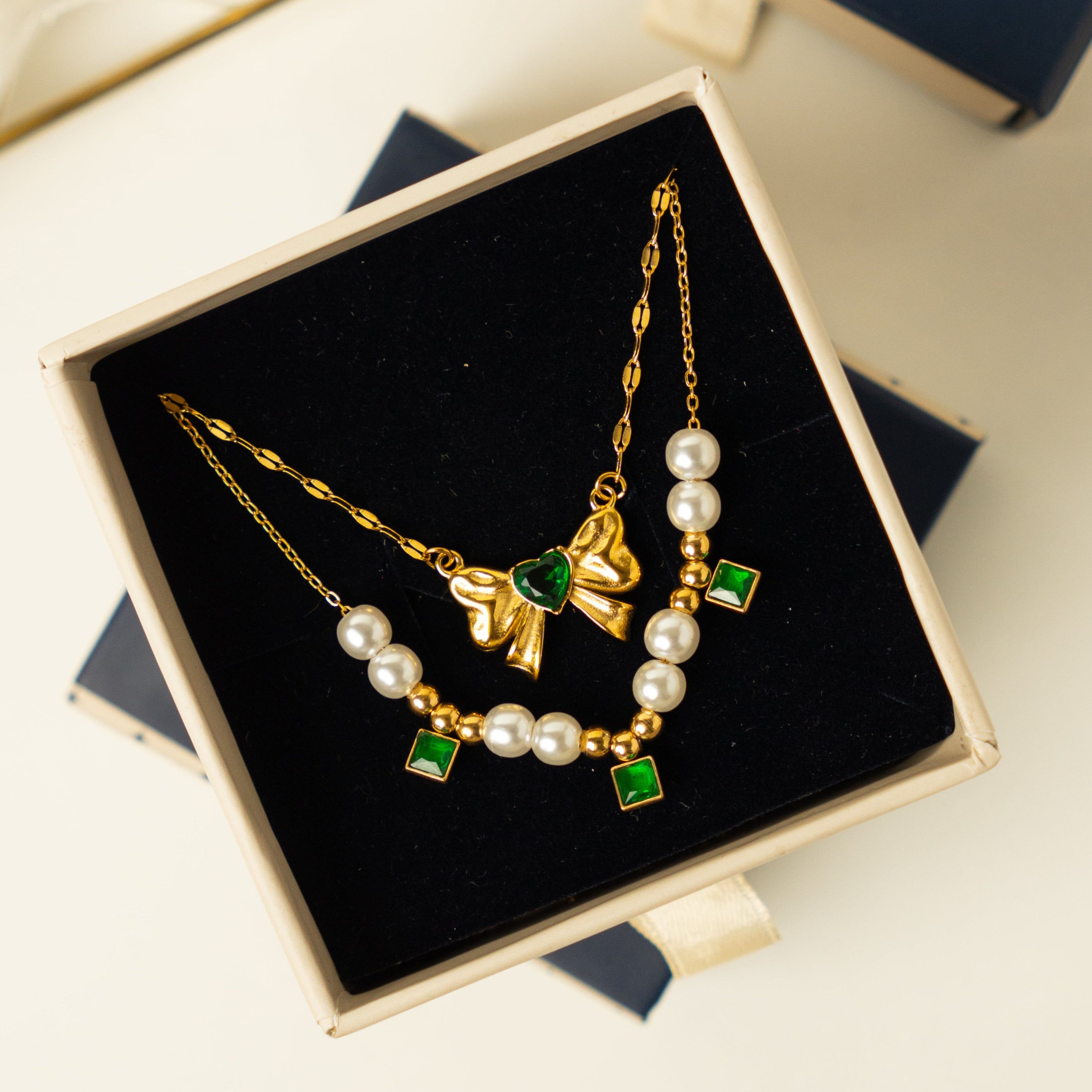 Bow-Tied Emerald Pearl Duo Necklace Set
