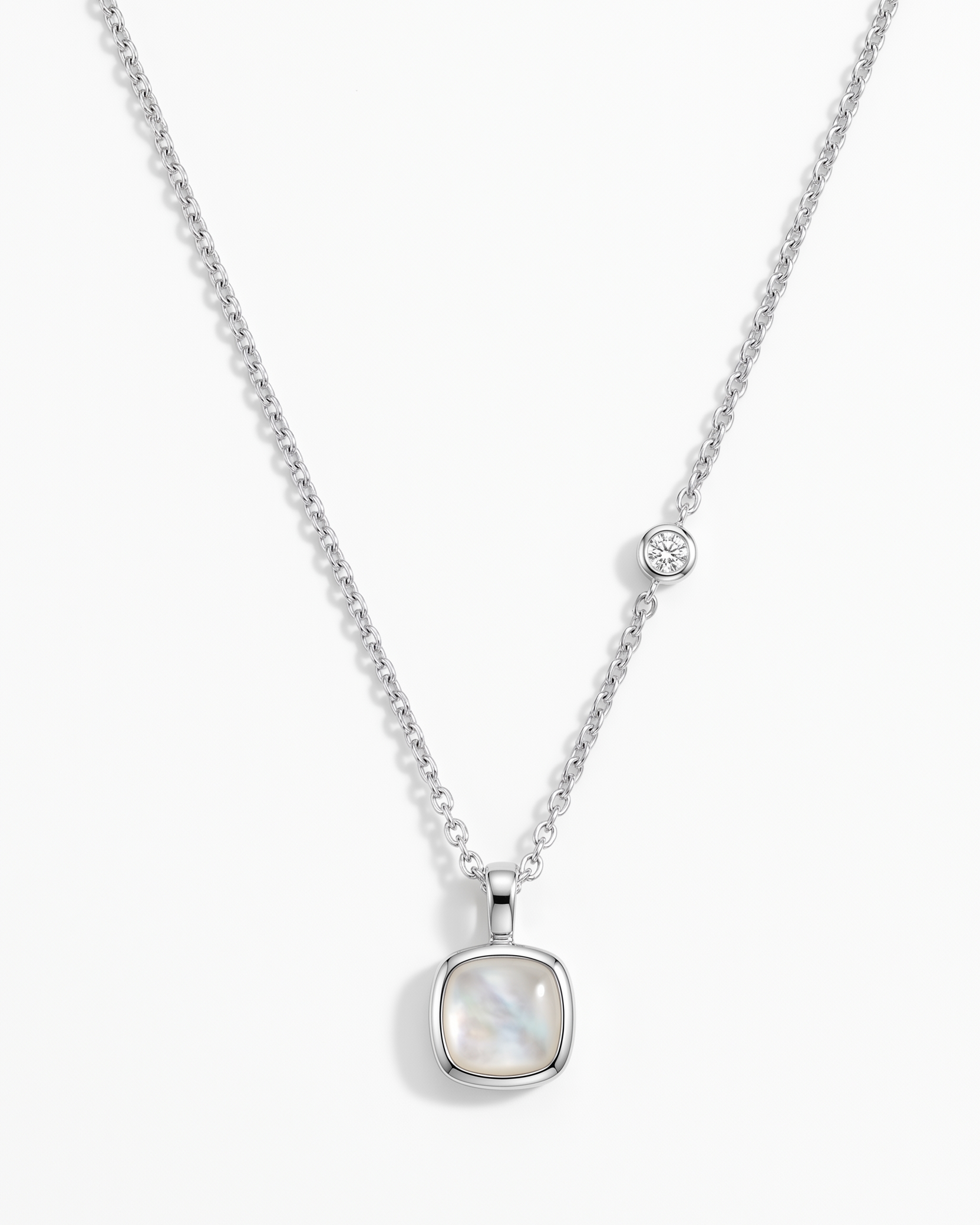 Luna Pearl Necklace