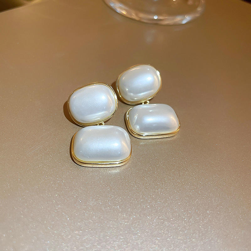 Cloudlight Pearl Earrings