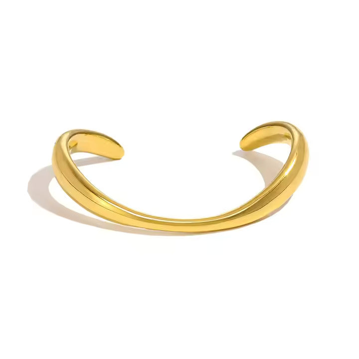Fluid Curve Golden Bangle