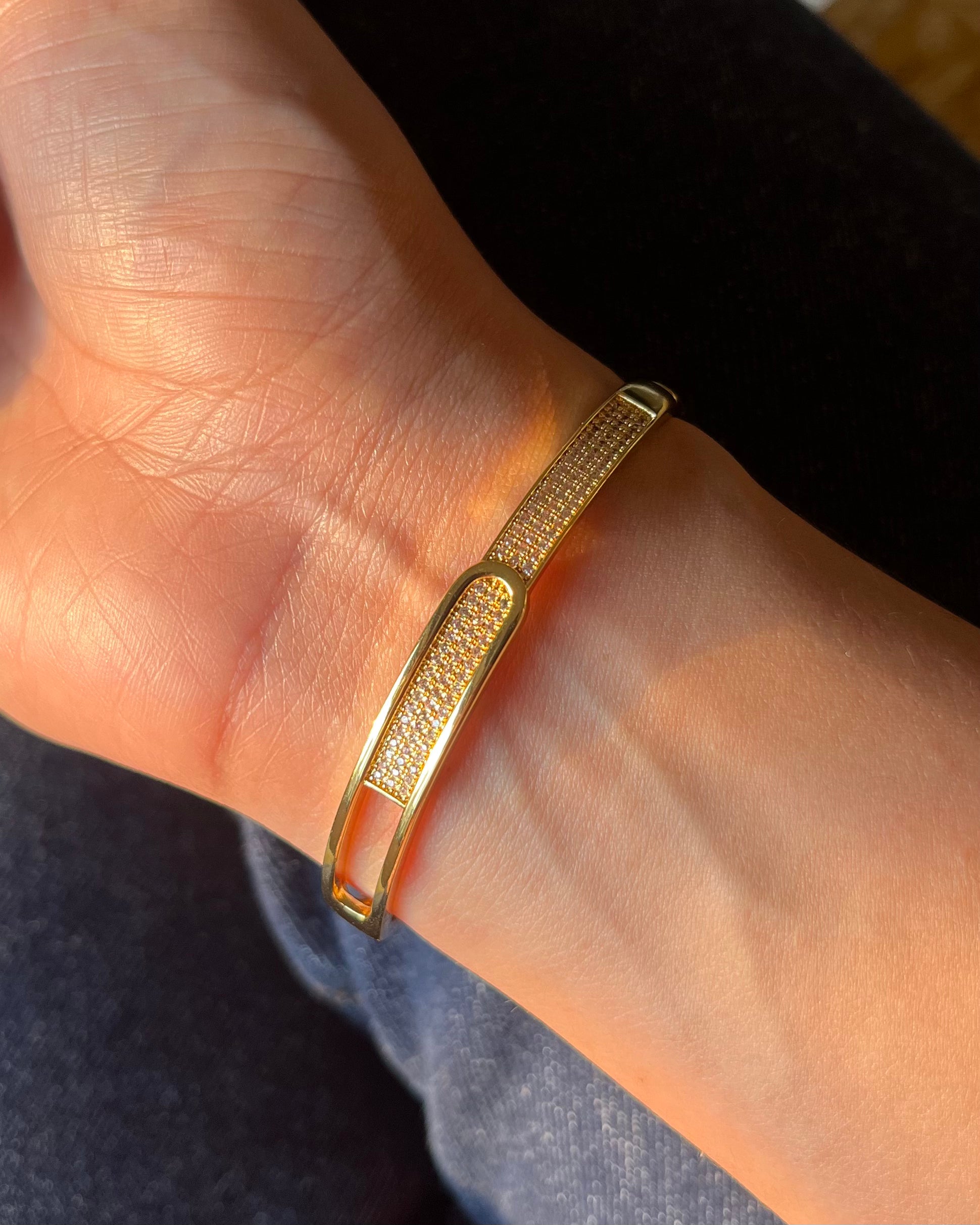 Pavé Curve Bangle