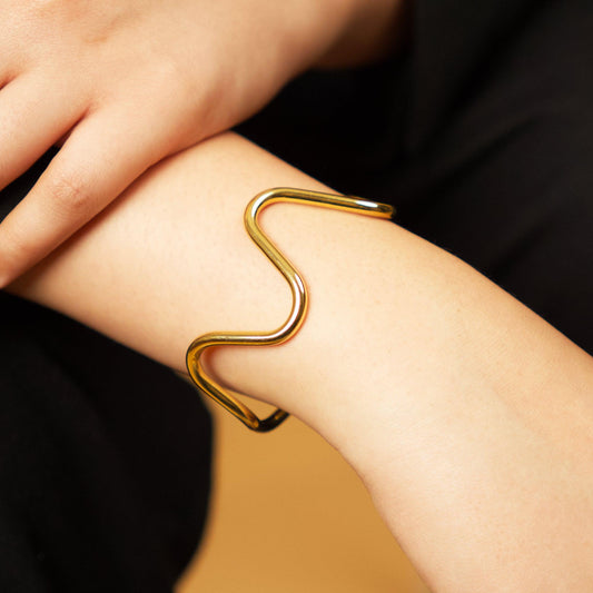 Mono Curve Bangle