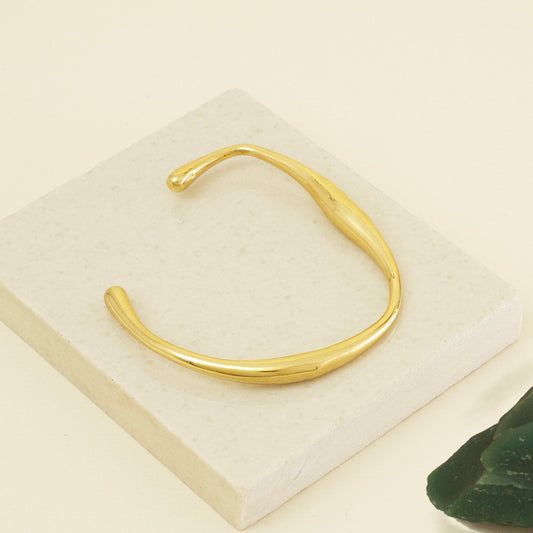 Breeze Band Curve Bangle