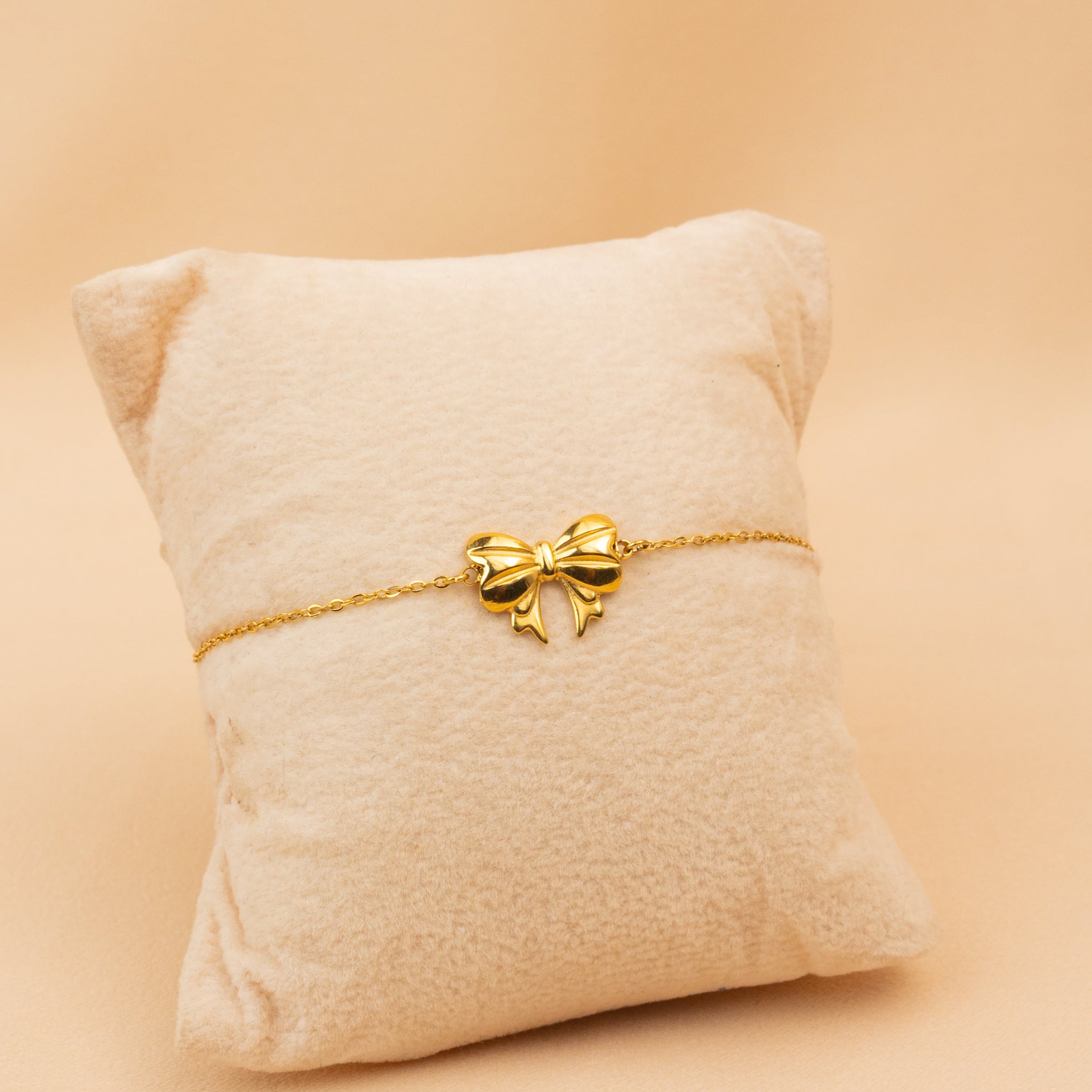 The Bow Bracelet
