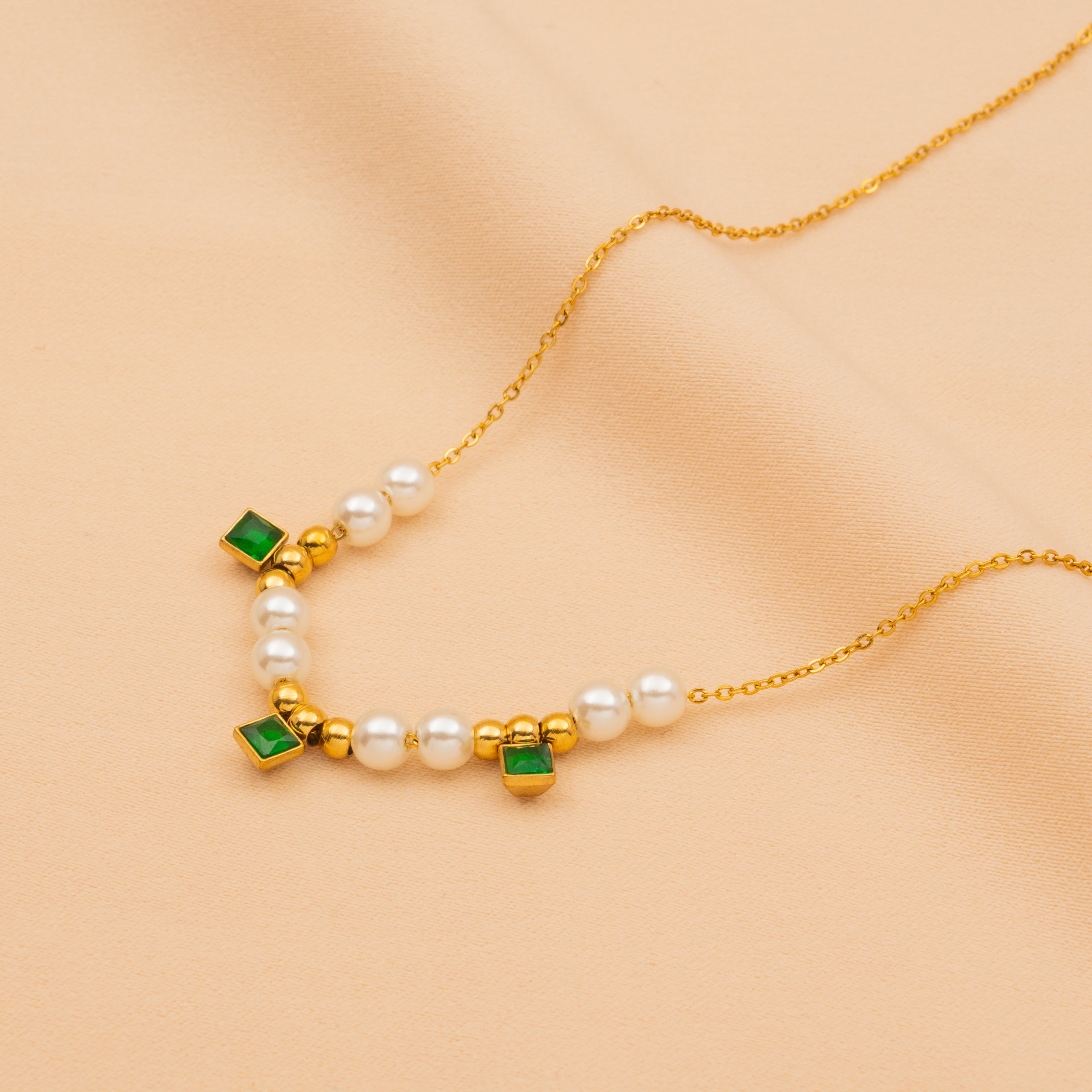Multi Pearl Green Necklace