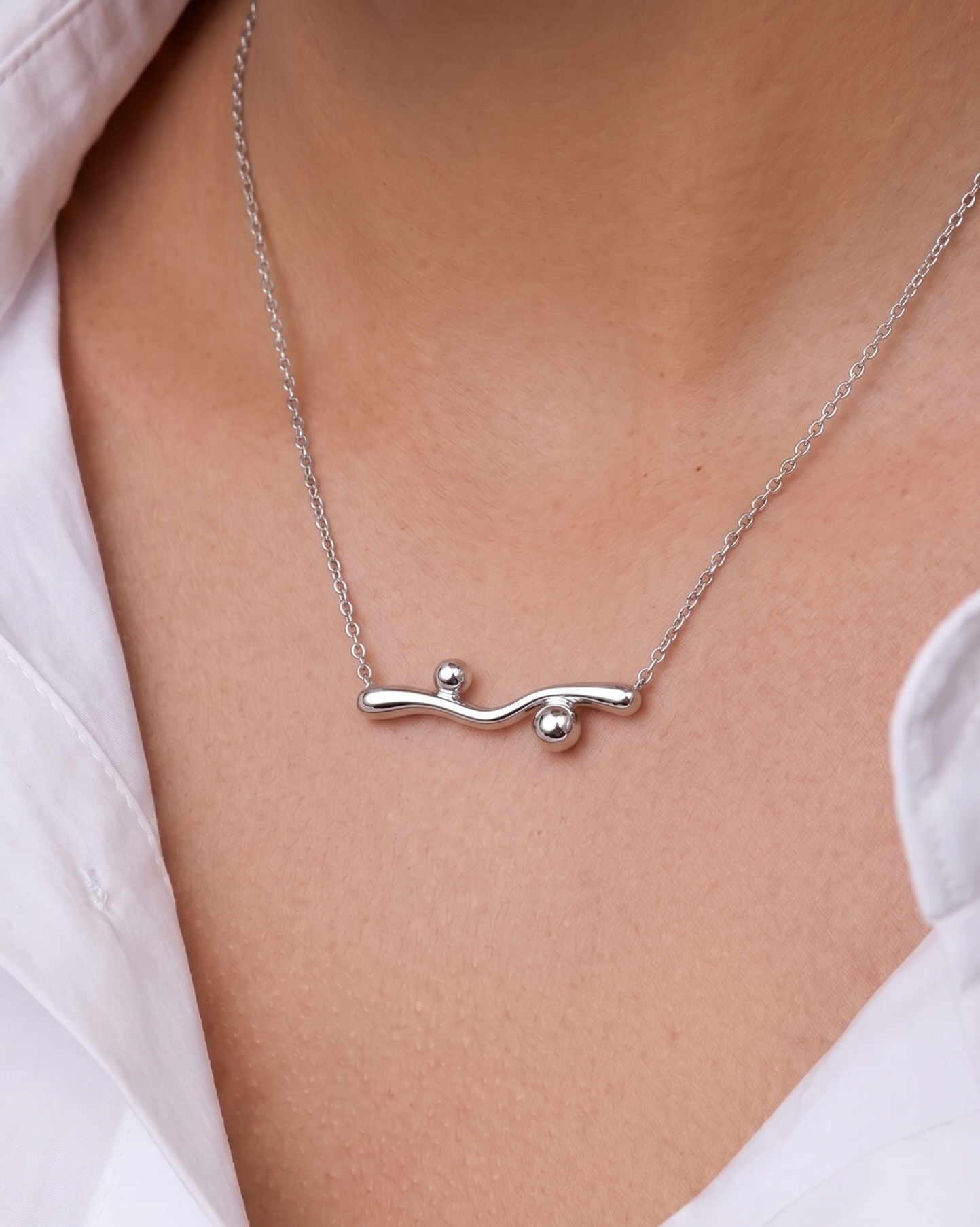 Fluid Bar Necklace