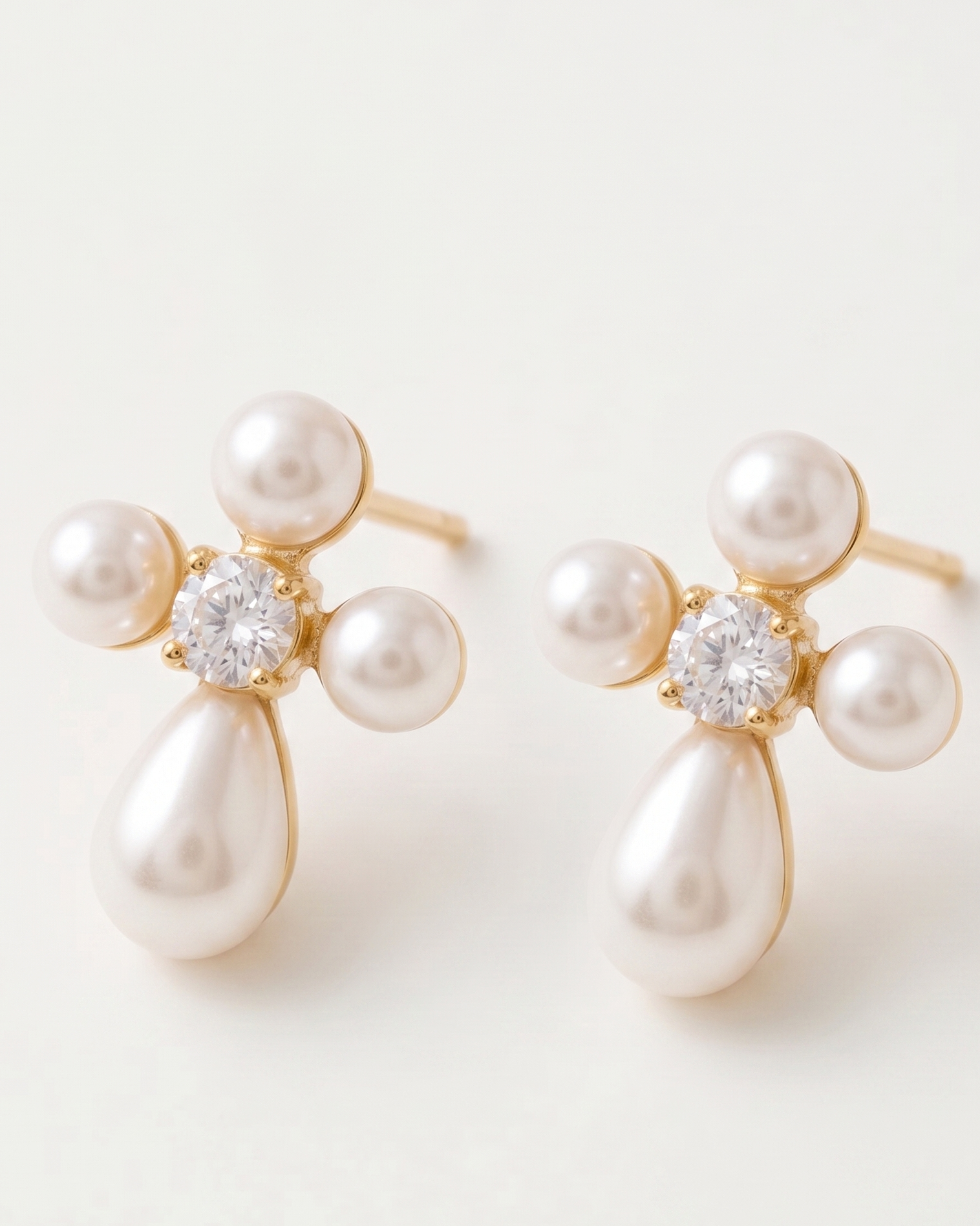 Mila Pearl Earrings